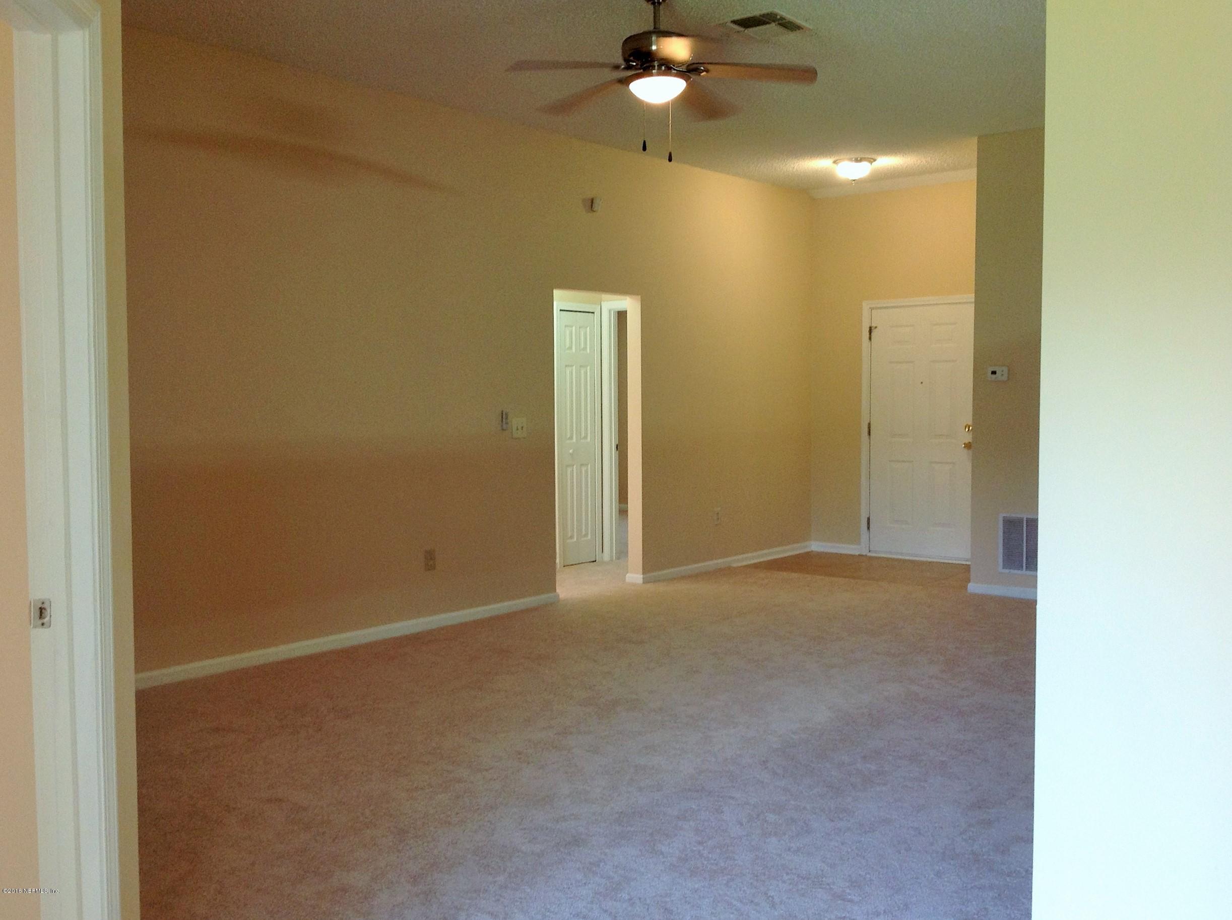 6890 Ridgeview Avenue Jacksonville, FL 32244 - Photo 4 of 26 Living Room