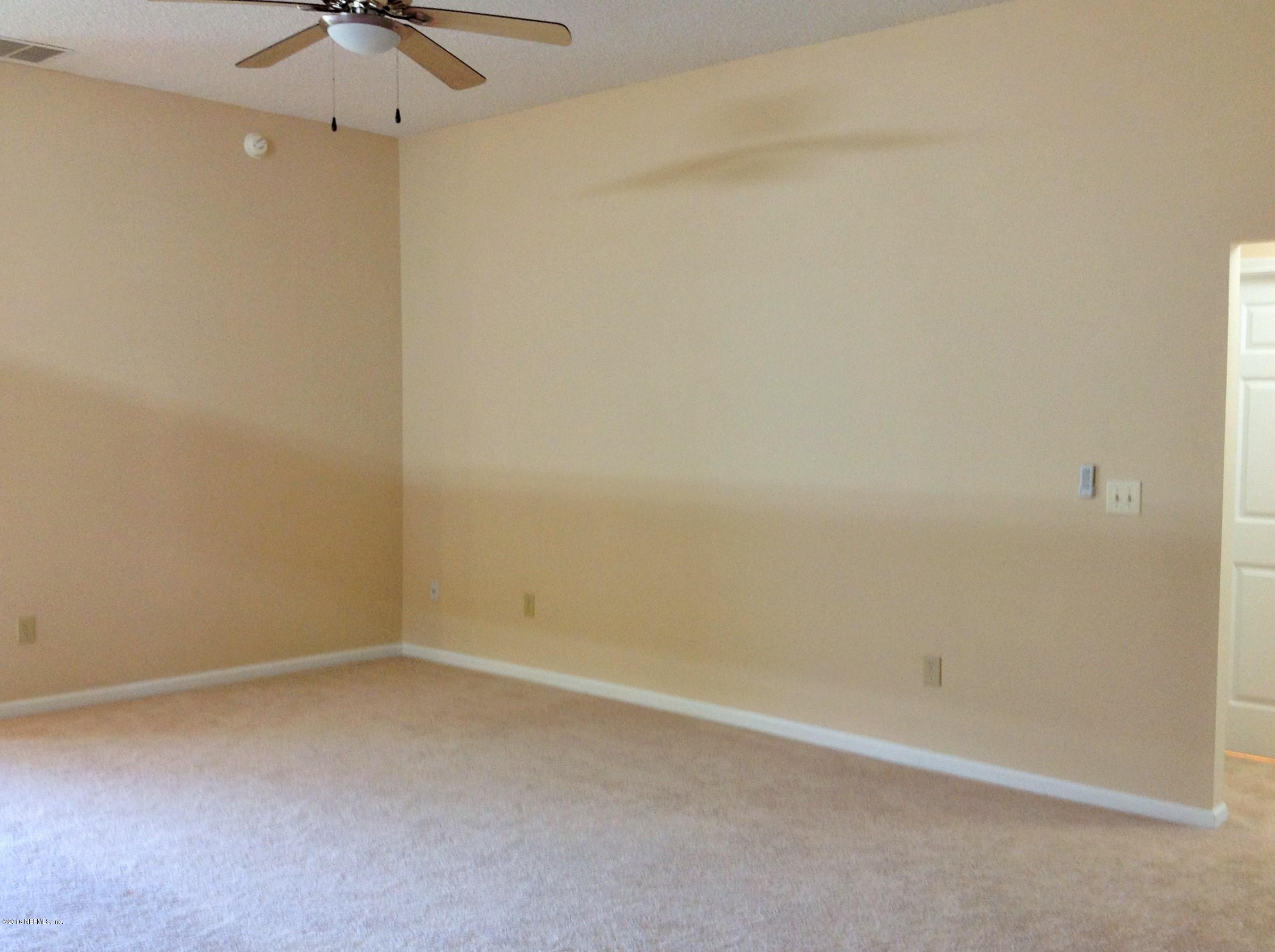 6890 Ridgeview Avenue Jacksonville, FL 32244 - Photo 6 of 26 LIVING ROOM