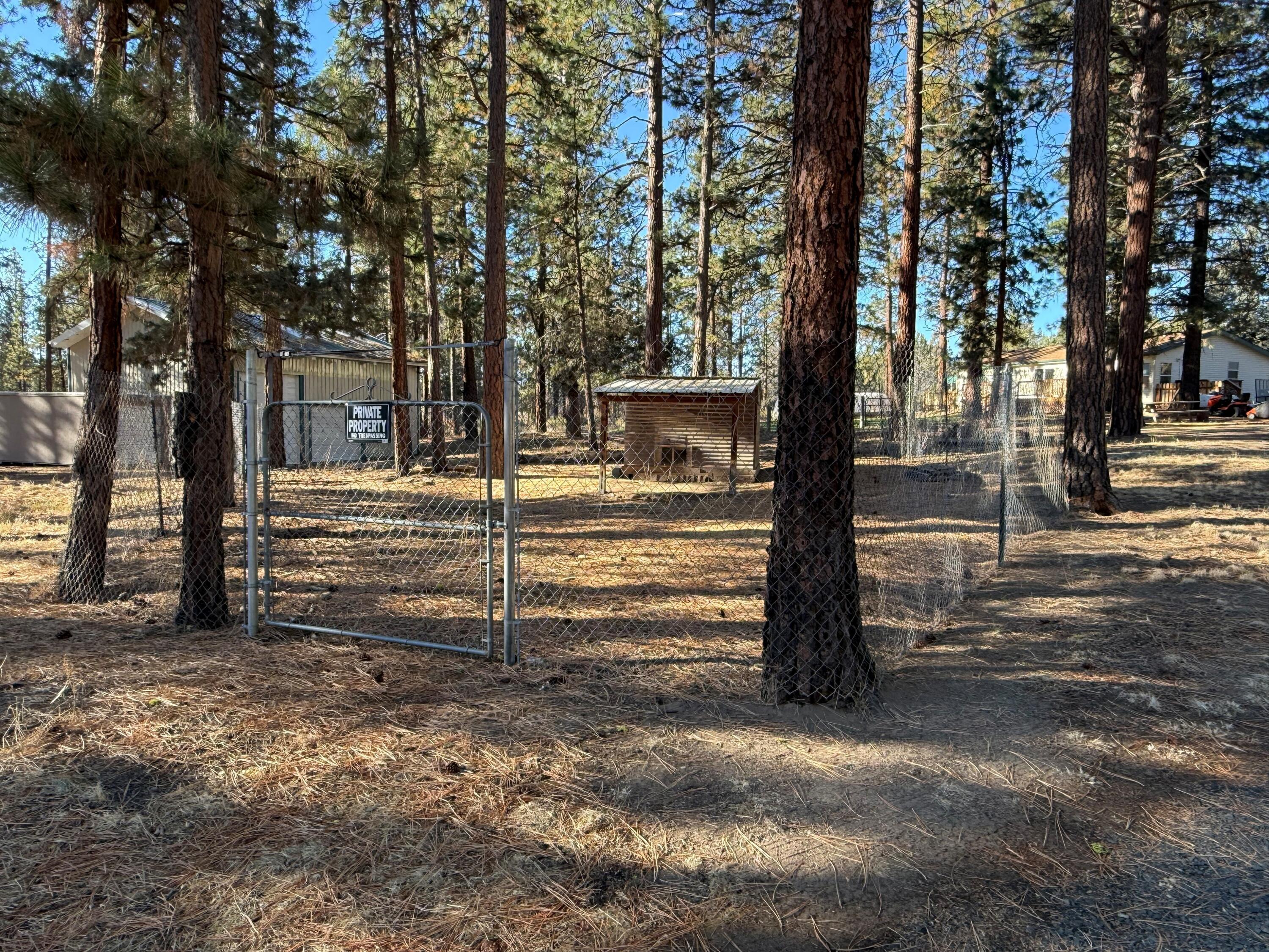 7623 Prairie Dog Drive Bonanza, OR 97623 - Photo 31 of 51 Chicken Yard