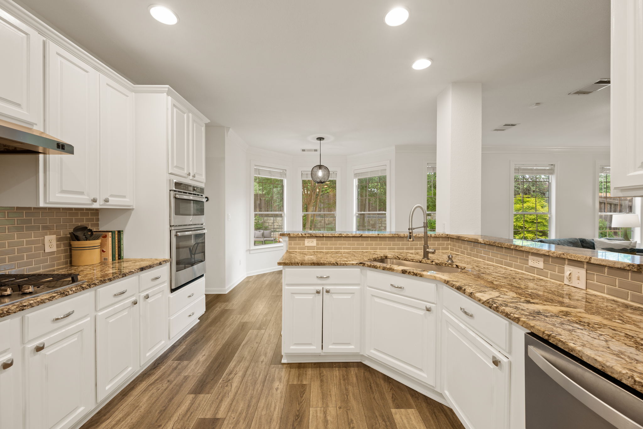 7016 Bending Oak Road Austin, TX 78749 - Photo 5 of 25