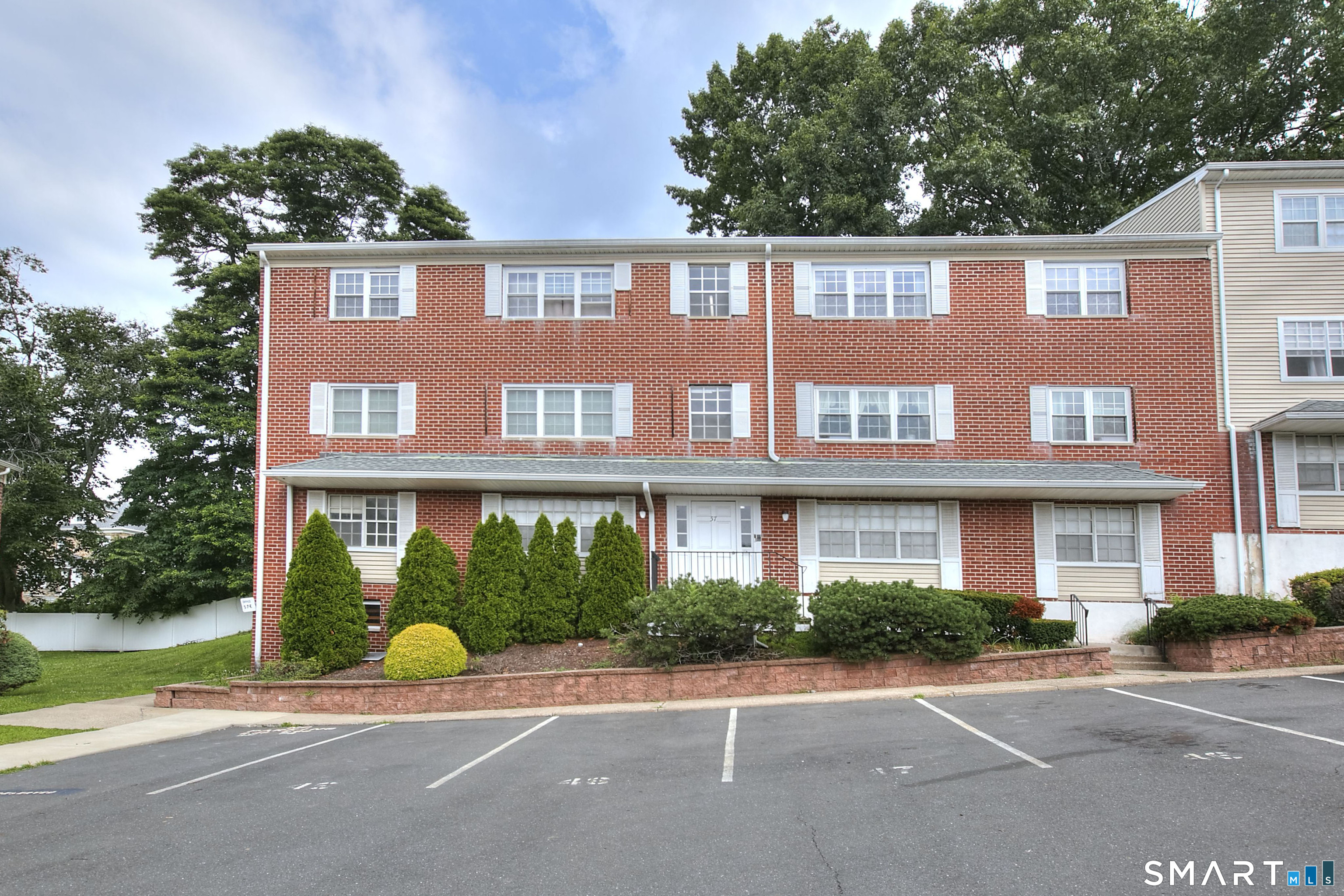 50 Greenhouse Road, Unit 57D Bridgeport, CT 06606 - Photo 2 of 30