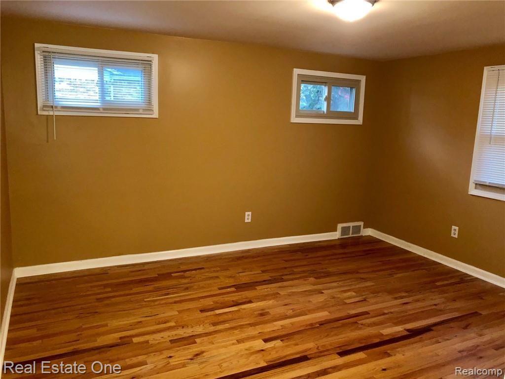 35687 Johnstown Road Farmington Hills, MI 48335 - Photo 7 of 22