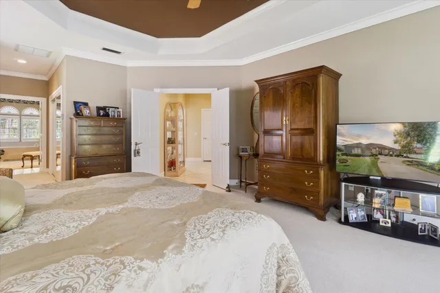 a en suite bathroom with 2 sink tub and a mirror