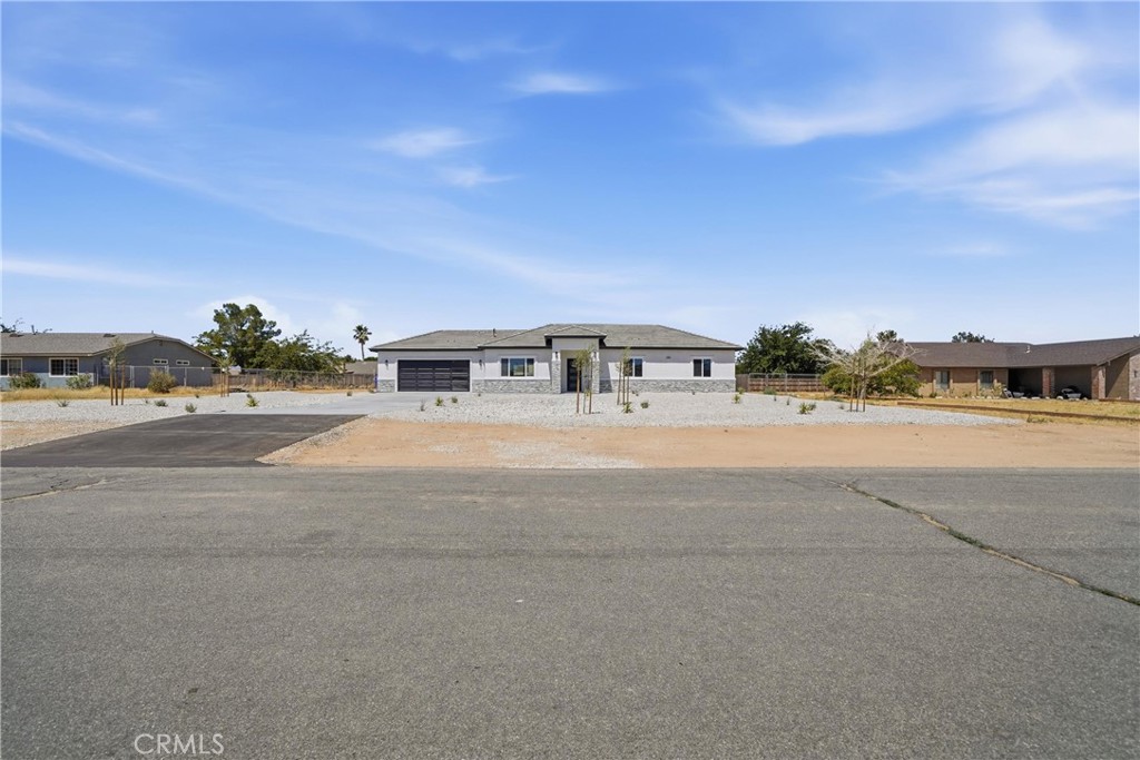 12658 Standing Bear Road Apple Valley, CA 92308 - Photo 3 of 39