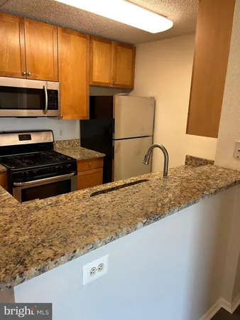 $2,400 | 75 South Reynolds Street, Unit 212, Alexandria, VA 22304