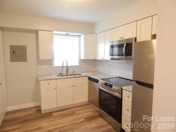 $1,200 | 5805 Hunting Ridge Lane, Unit D, Charlotte, NC 28212