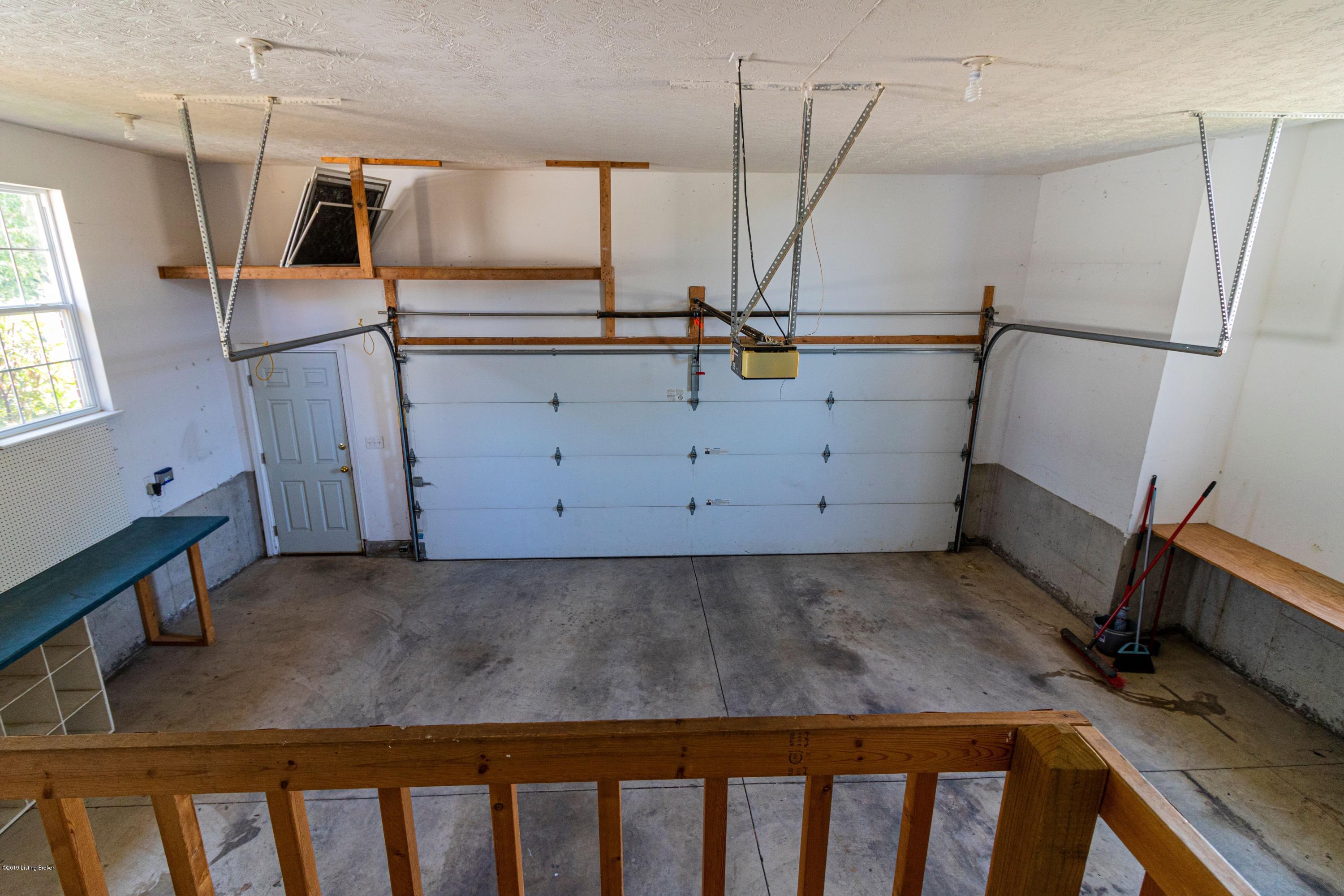 1427 Twin Ridge Road Louisville, KY 40242 - Photo 31 of 32 1427 garage