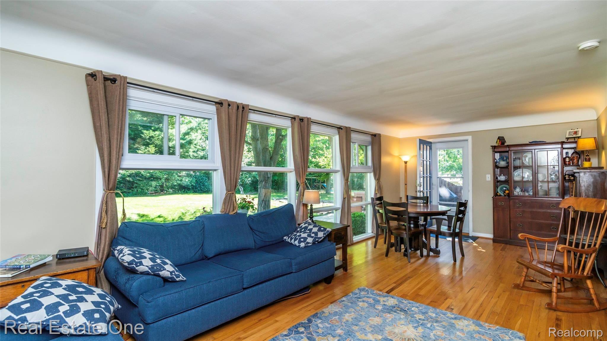 28536 Quail Hollow Road Farmington, MI 48331 - Photo 11 of 48 Family Room.jpg