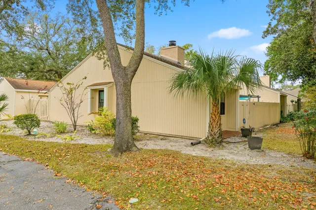 $359,000 | 800 Bay Drive, Unit 17, Niceville, FL 32578