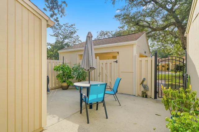 $359,000 | 800 Bay Drive, Unit 17, Niceville, FL 32578