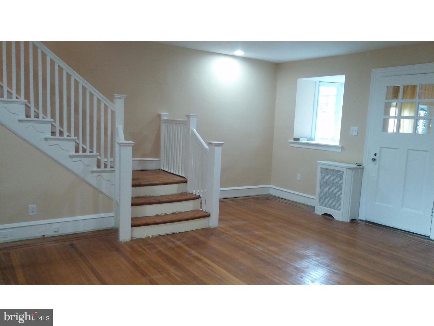 1018 Marlyn Road Philadelphia, PA 19151 - Photo 3 of 25 Living Room