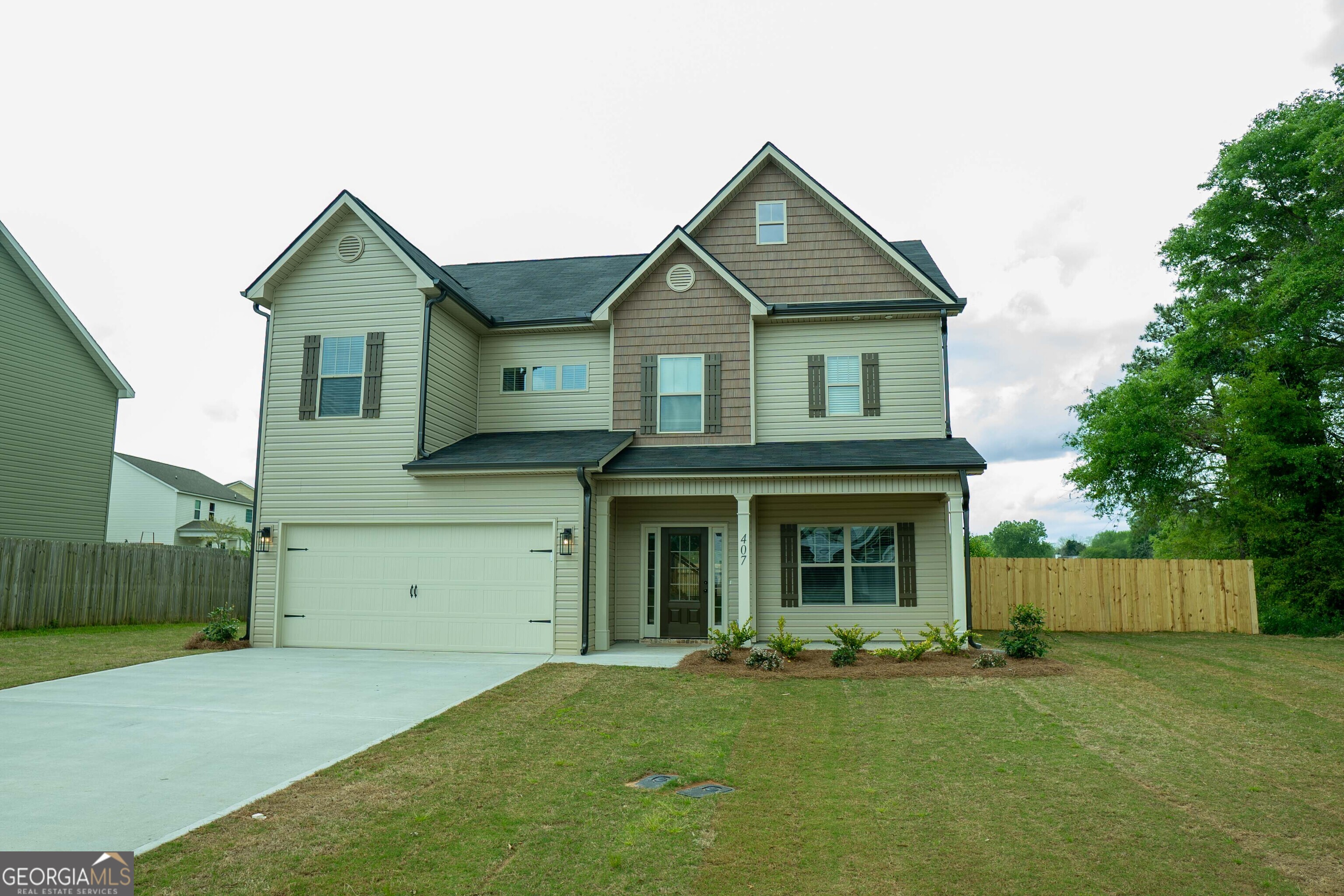 119 Bluecoat Trail Byron, GA 31008 - Photo 3 of 37 front view of a house with a yard