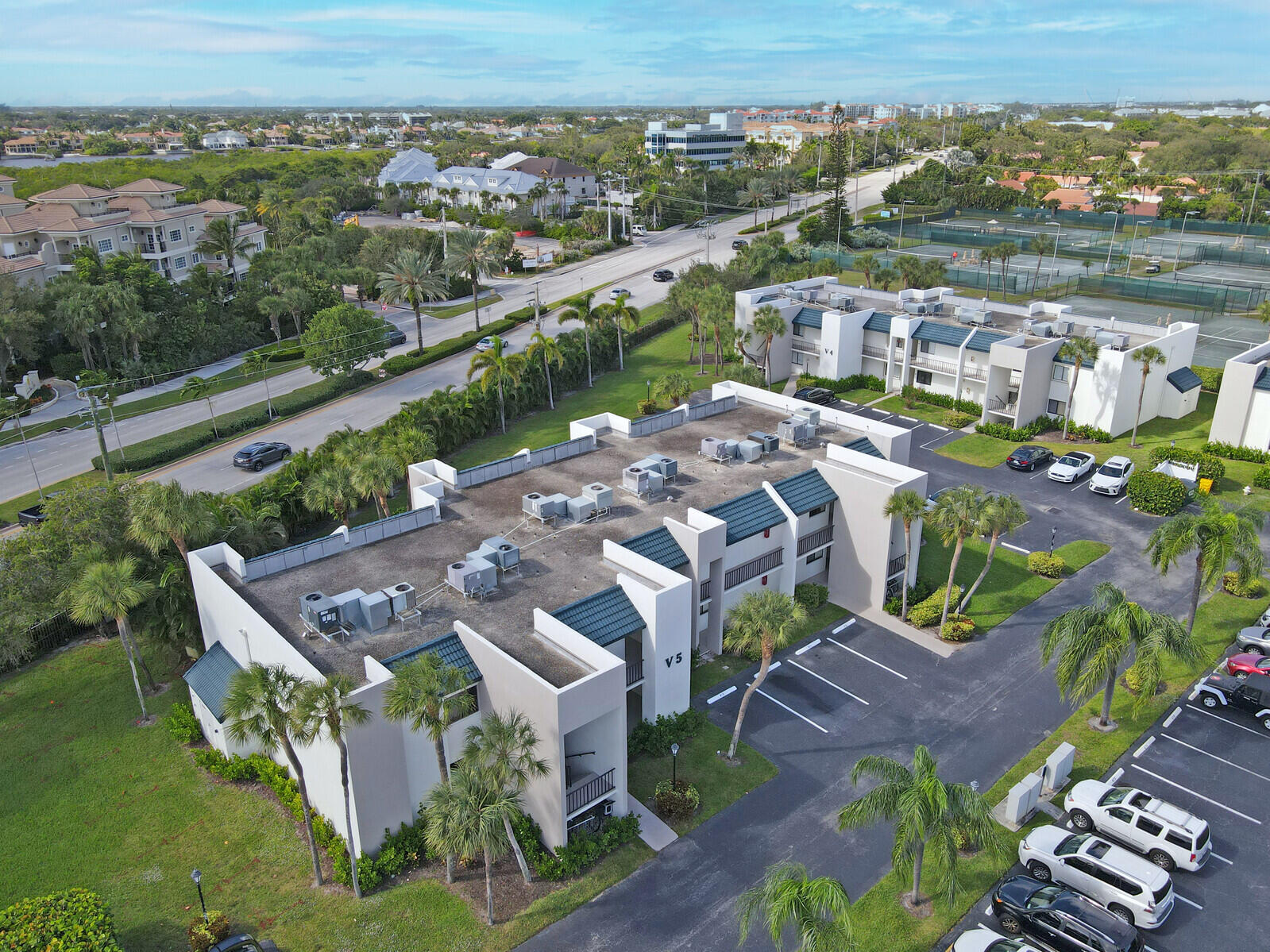 1605 Highway 1, Unit 202V5 Jupiter, FL 33477 - Photo 25 of 26 an aerial view of a house with a garden