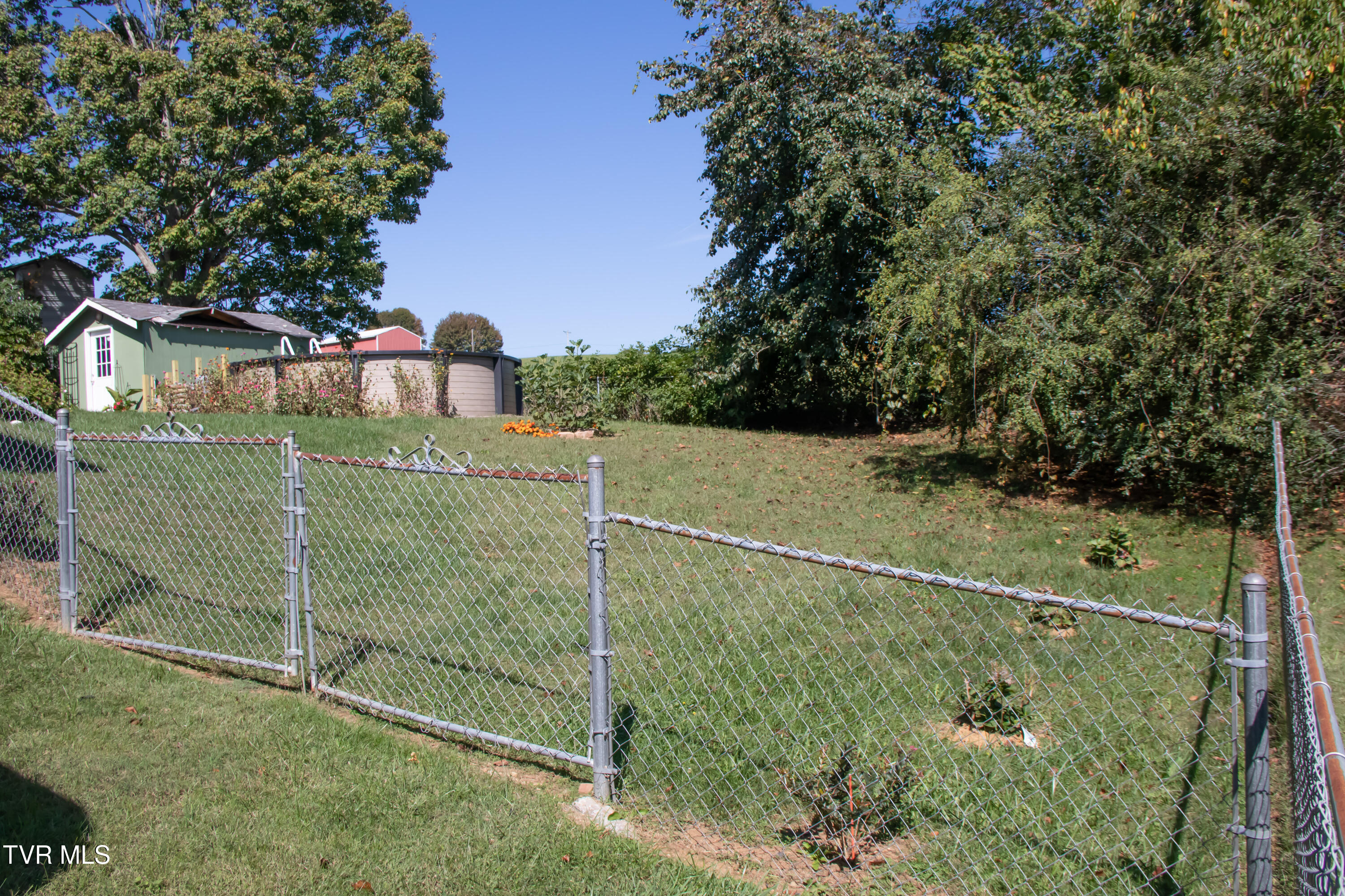 24417 Briscoe Drive Bristol, VA 24202 - Photo 11 of 45 Gate to Backyard