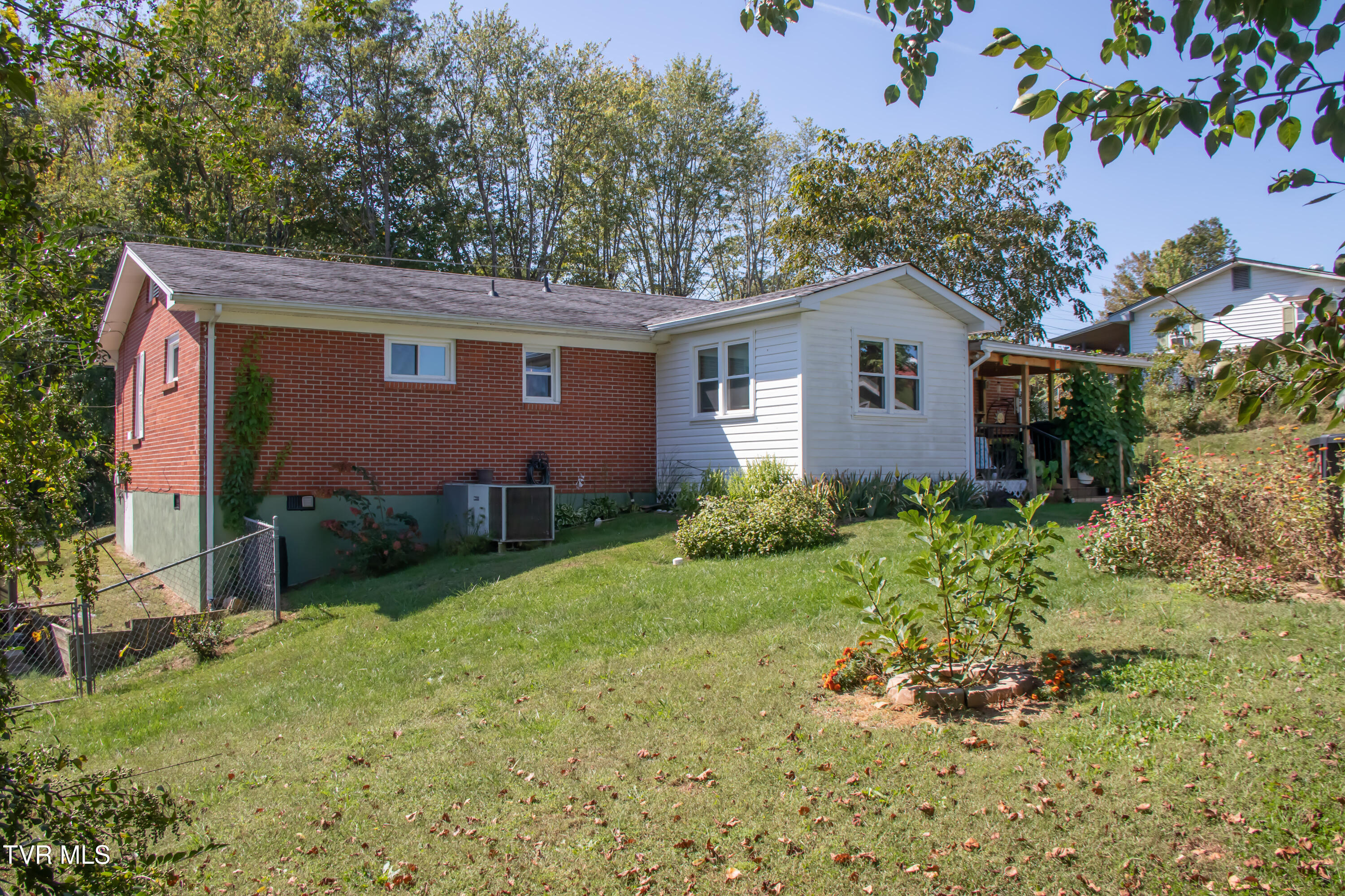 24417 Briscoe Drive Bristol, VA 24202 - Photo 12 of 45 Sunroom