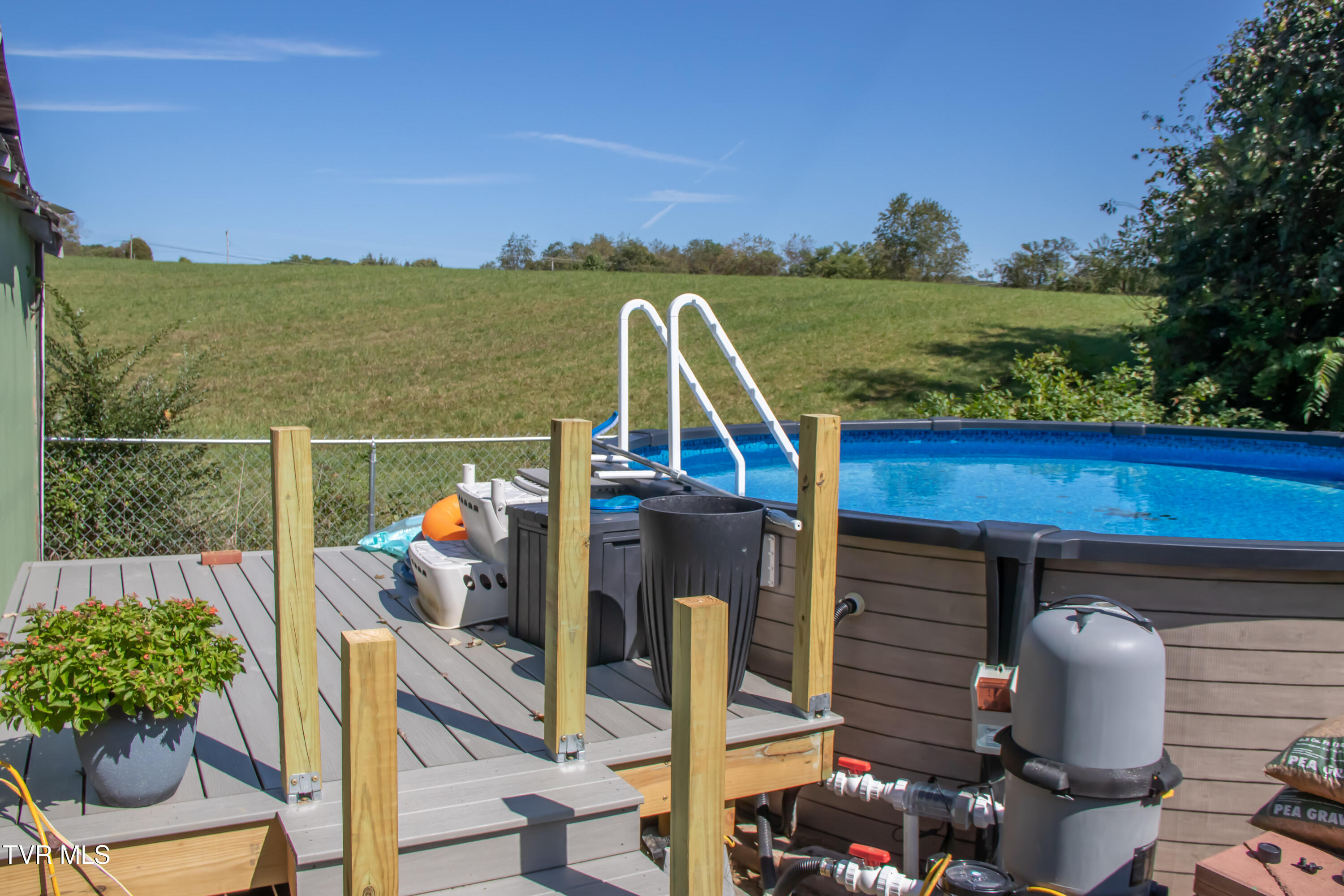 24417 Briscoe Drive Bristol, VA 24202 - Photo 16 of 45 Pool Deck