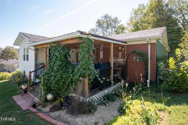 $268,900 | 24417 Briscoe Drive, Bristol, VA 24202