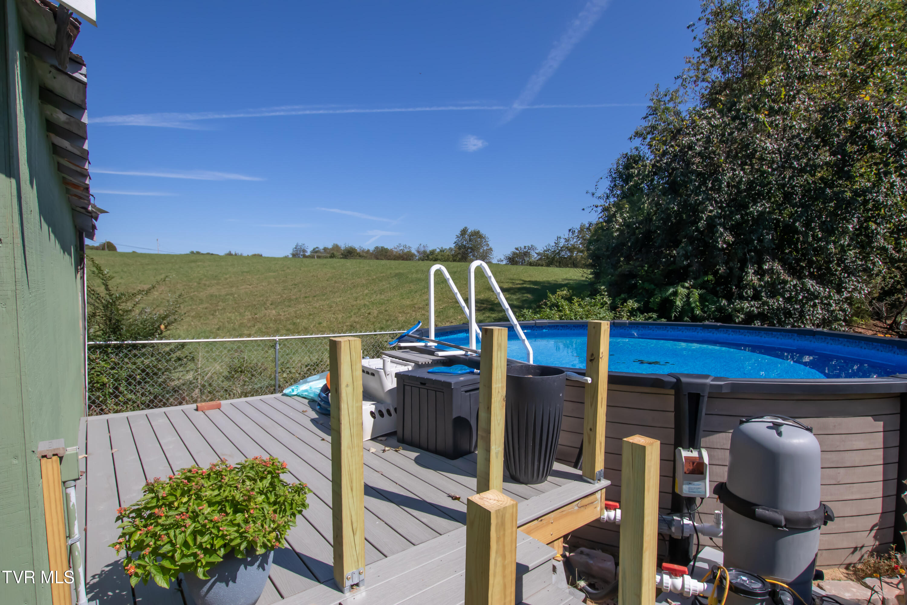 24417 Briscoe Drive Bristol, VA 24202 - Photo 24 of 45 Pool Deck
