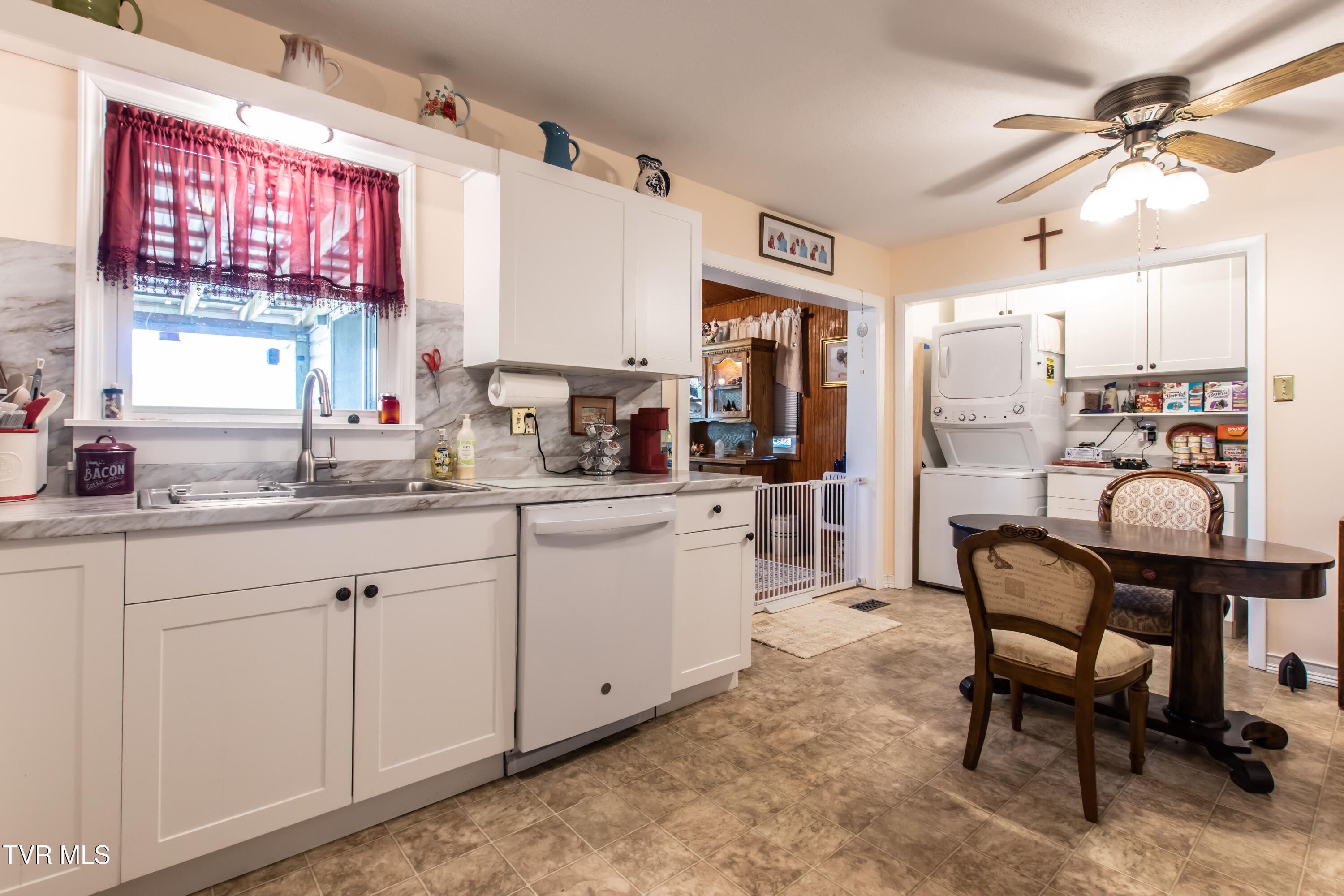 24417 Briscoe Drive Bristol, VA 24202 - Photo 25 of 45 Kitchen