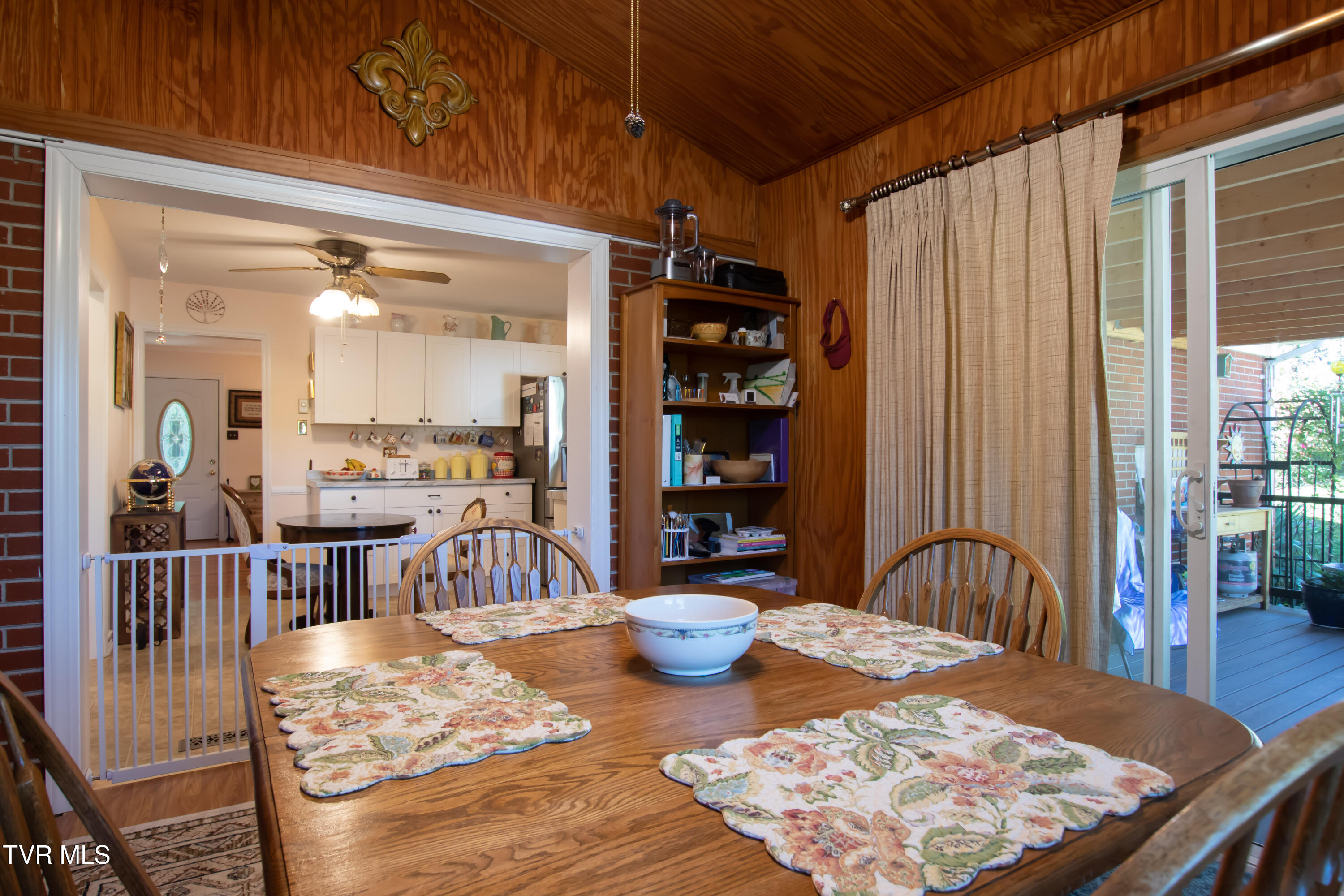 24417 Briscoe Drive Bristol, VA 24202 - Photo 30 of 45 Sunroom