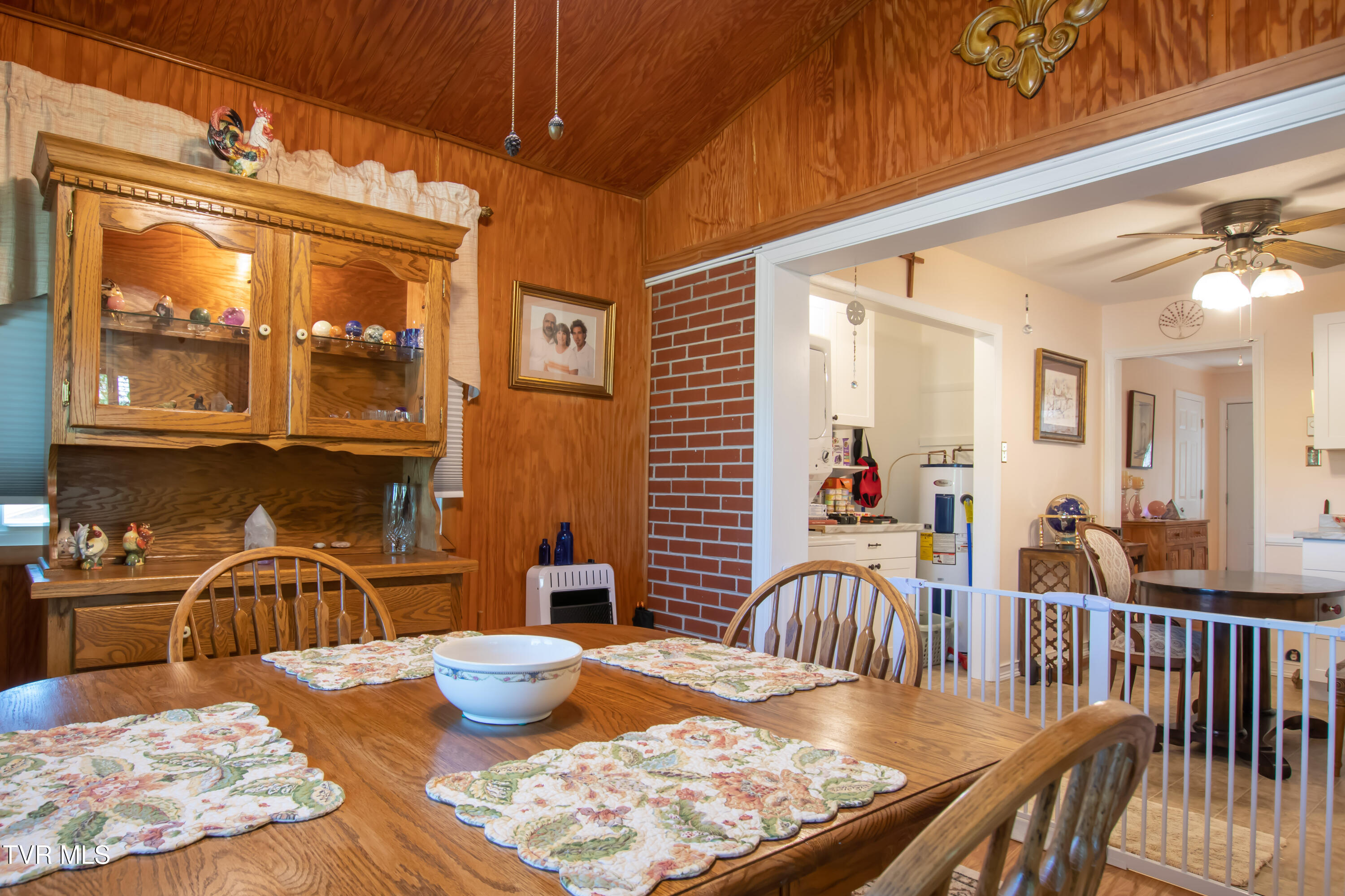 24417 Briscoe Drive Bristol, VA 24202 - Photo 31 of 45 Sunroom
