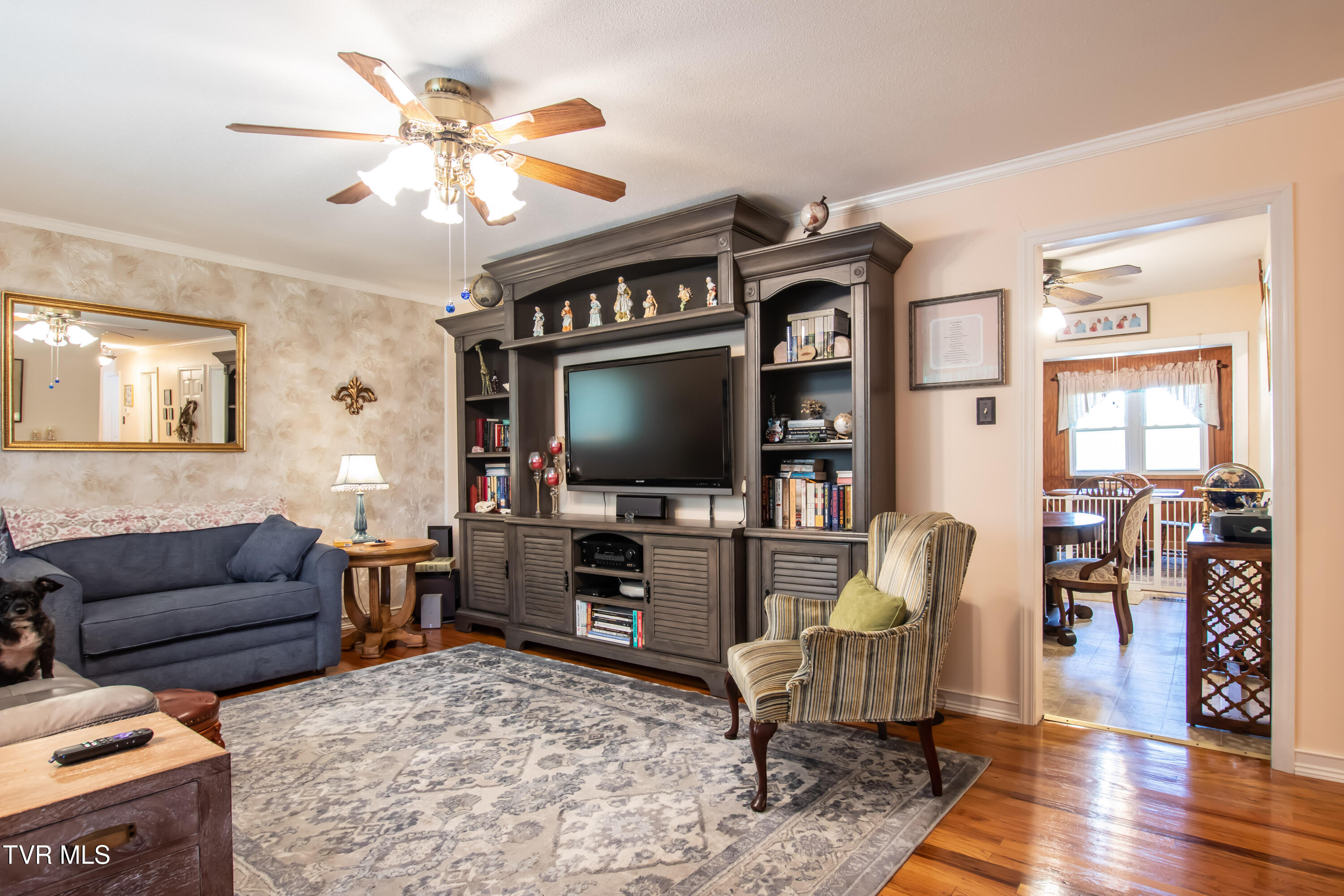 24417 Briscoe Drive Bristol, VA 24202 - Photo 33 of 45 Living room