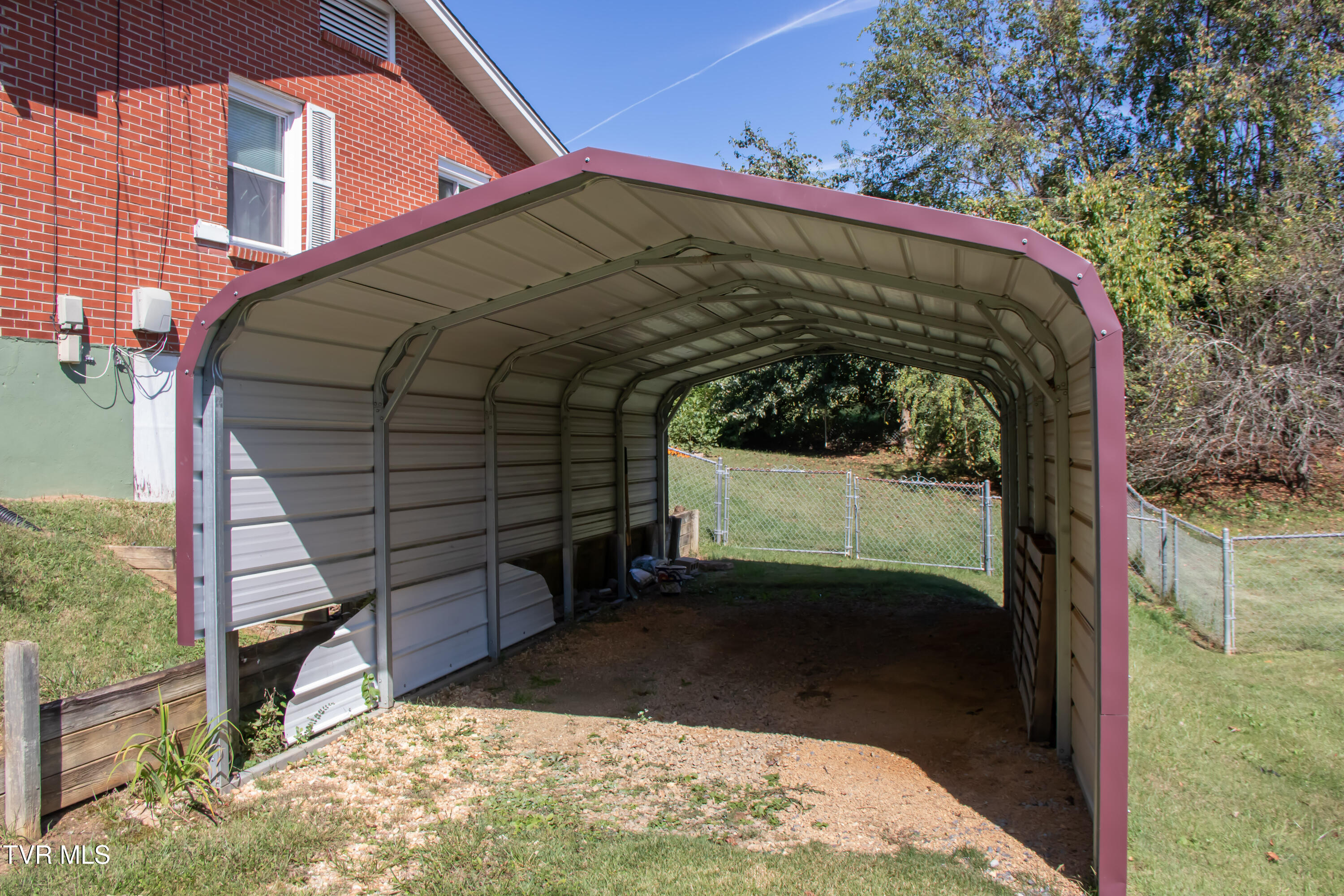 24417 Briscoe Drive Bristol, VA 24202 - Photo 10 of 45 Carport