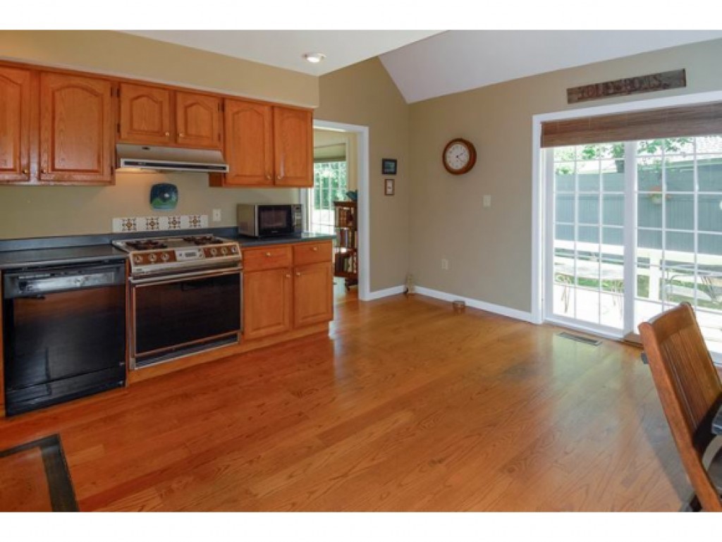 445 Ocean Road, Unit 1 Portsmouth, NH 03801 - Photo 8 of 25 Gallery Image 8