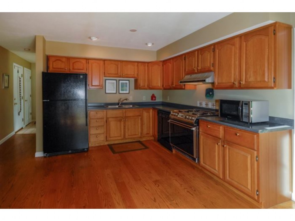 445 Ocean Road, Unit 1 Portsmouth, NH 03801 - Photo 9 of 25 Gallery Image 9