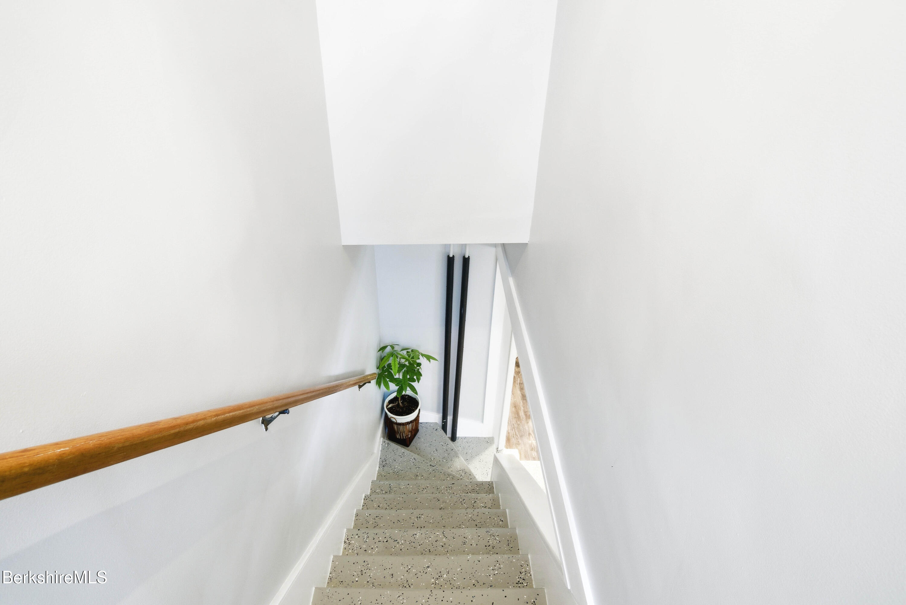 6 Vine Street Pittsfield, MA 01201 - Photo 27 of 37 a view of entryway