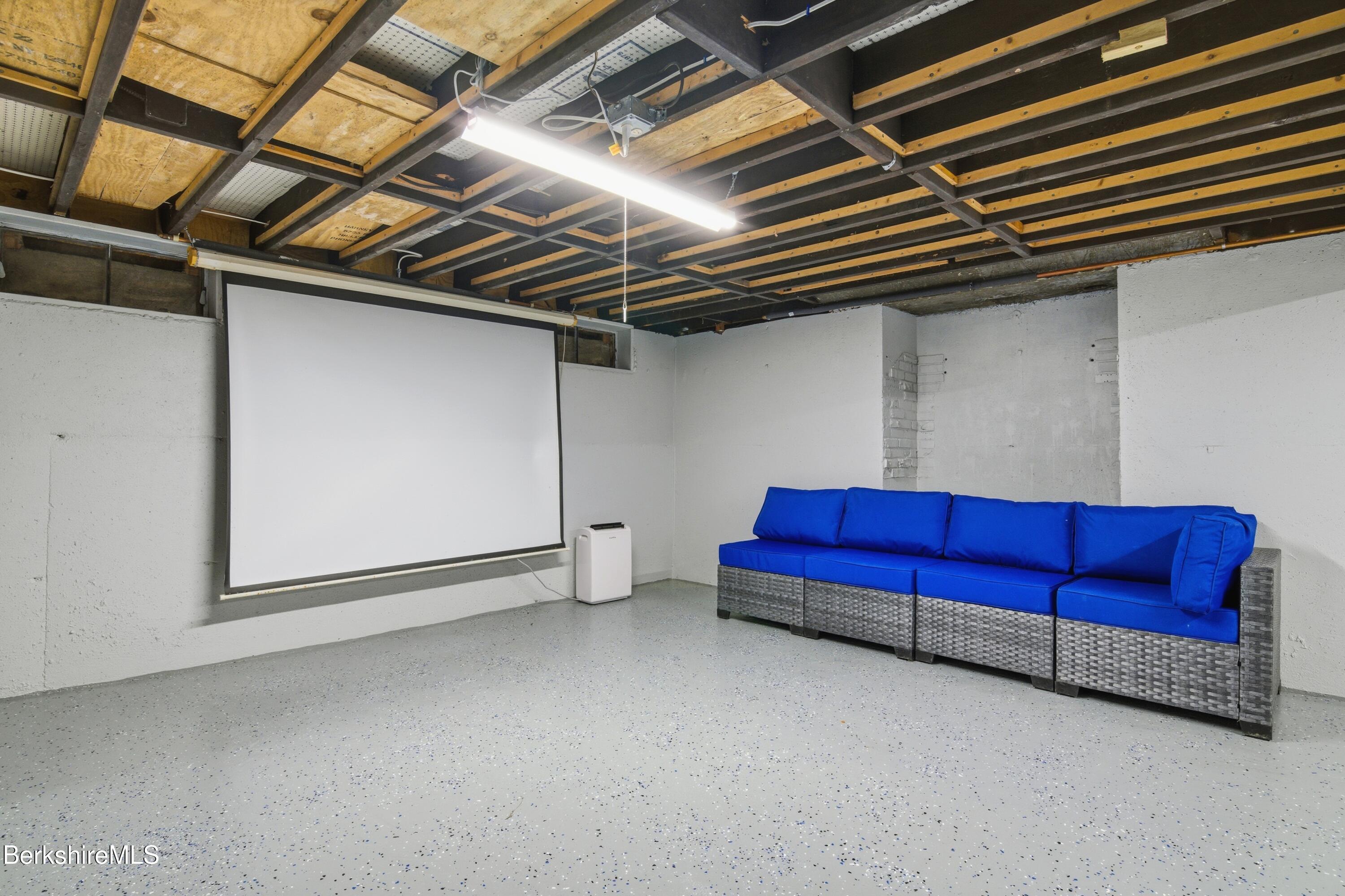 6 Vine Street Pittsfield, MA 01201 - Photo 30 of 37