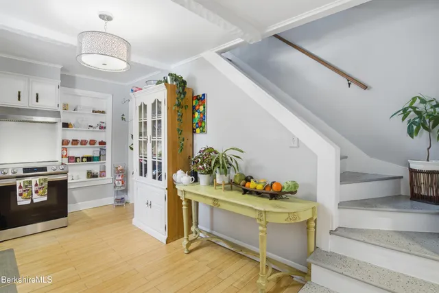 $349,900 | 6 Vine Street, Pittsfield, MA 01201