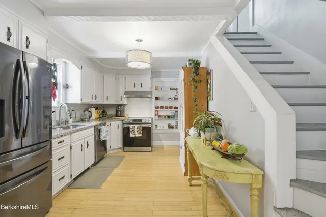 $349,900 | 6 Vine Street, Pittsfield, MA 01201