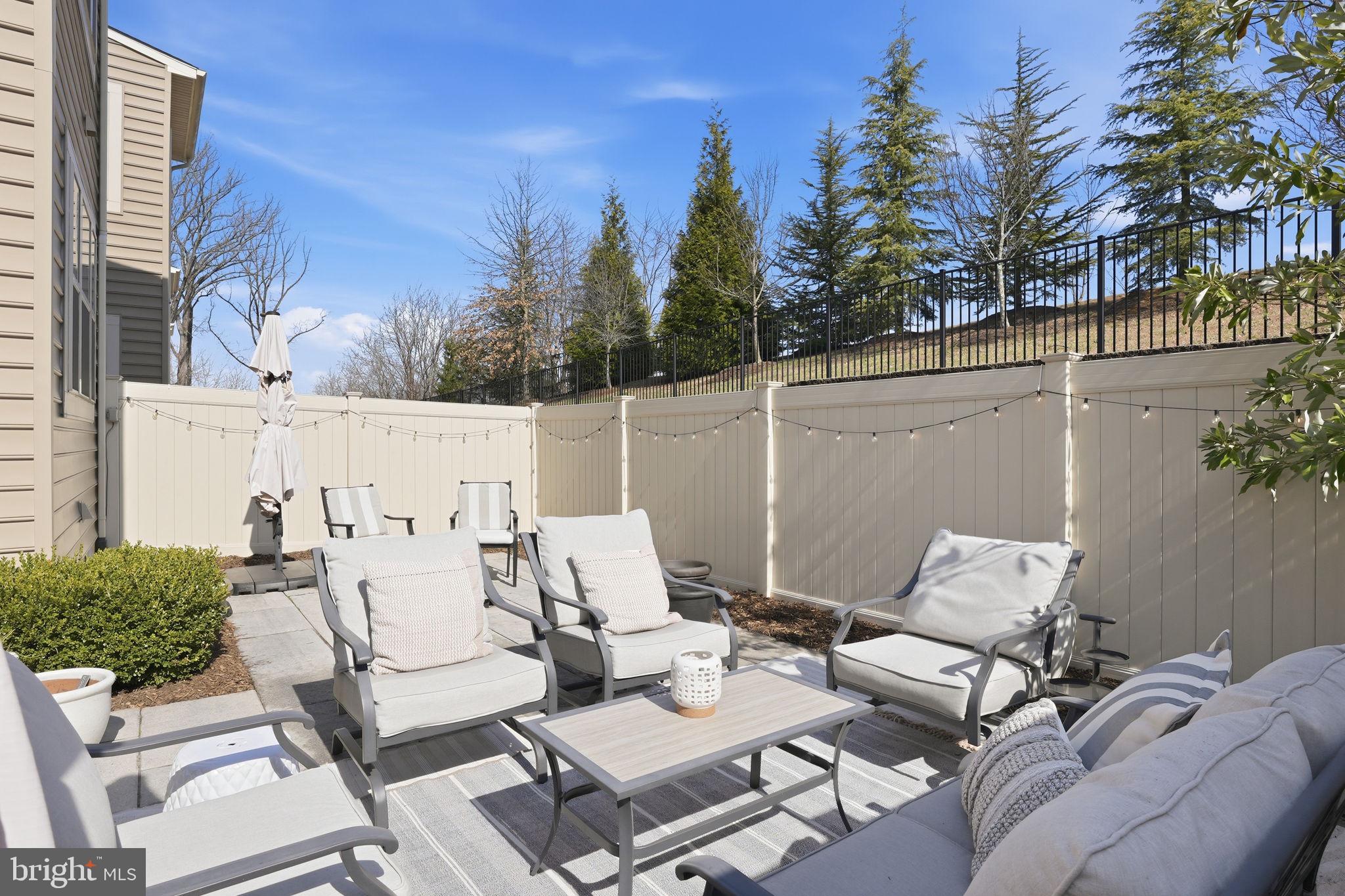 126 Admirals Ridge Drive Arnold, MD 21012 - Photo 38 of 58 a view of a tables and chairs in patio