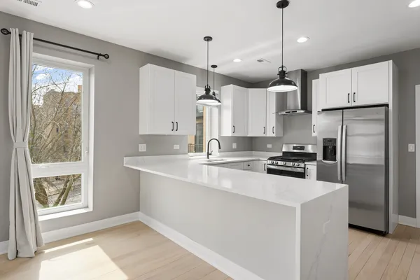 $2,862 | 7428 North Rogers Avenue, Unit 2E, Chicago, IL 60626