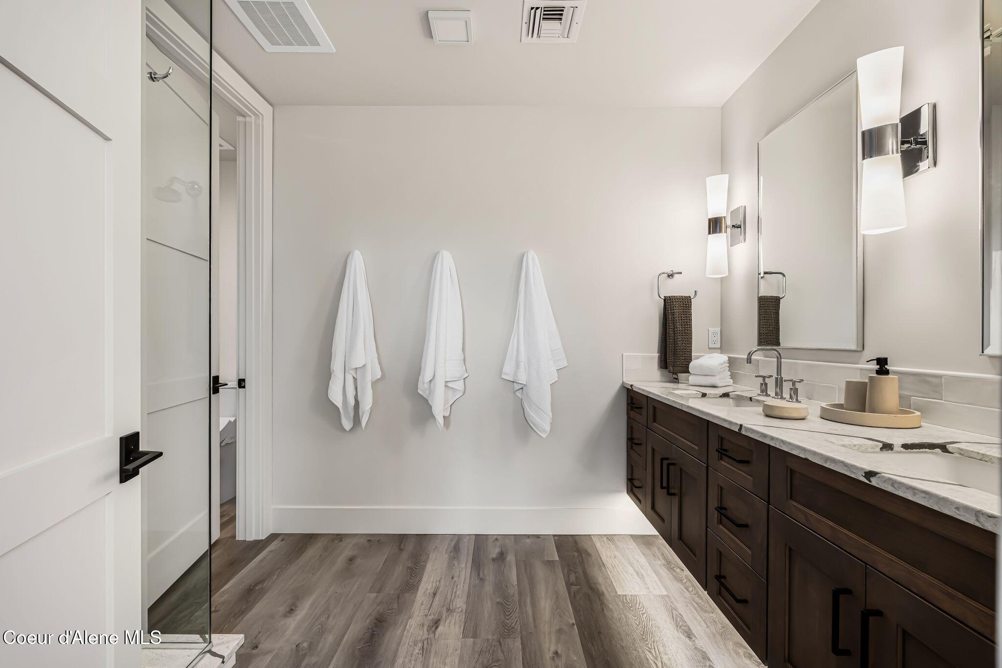 802 Sandpoint Avenue, Unit 8301 Sandpoint, ID 83864 - Photo 33 of 61 16_A7404328