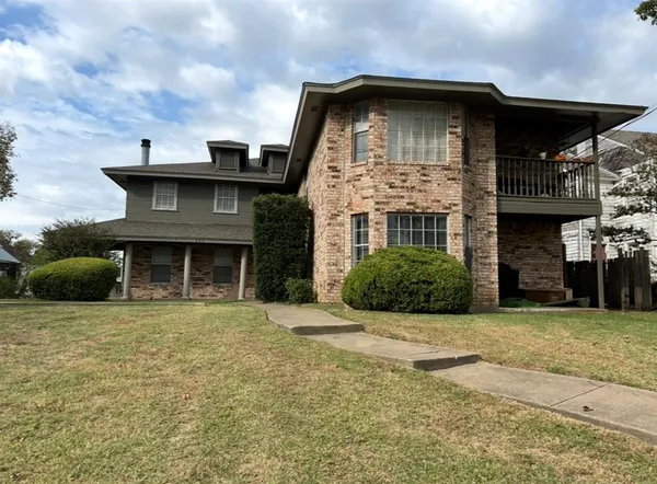 $900 | 802 North Crockett Street, Unit C, Sherman, TX 75090