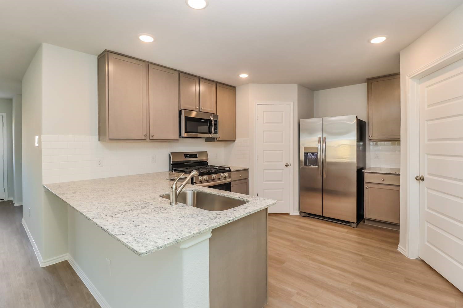 10767 Sunlit Street Conroe, TX 77303 - Photo 8 of 17