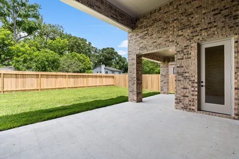 $700,000 | 2501 Barton Crk Trl Drive, Friendswood, TX 77546