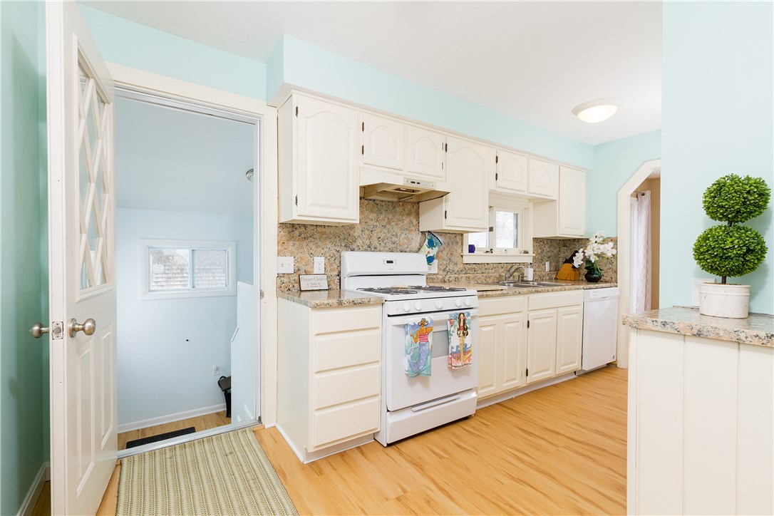 838 Boston Neck Road Narragansett, RI 02882 - Photo 11 of 22