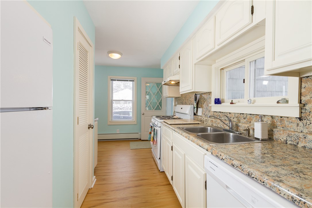 838 Boston Neck Road Narragansett, RI 02882 - Photo 13 of 22