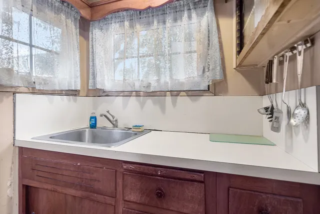 a close view of sink and tap