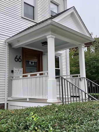 $2,200 | 66 Walnut Street, Unit 1, Somerville, MA 02143
