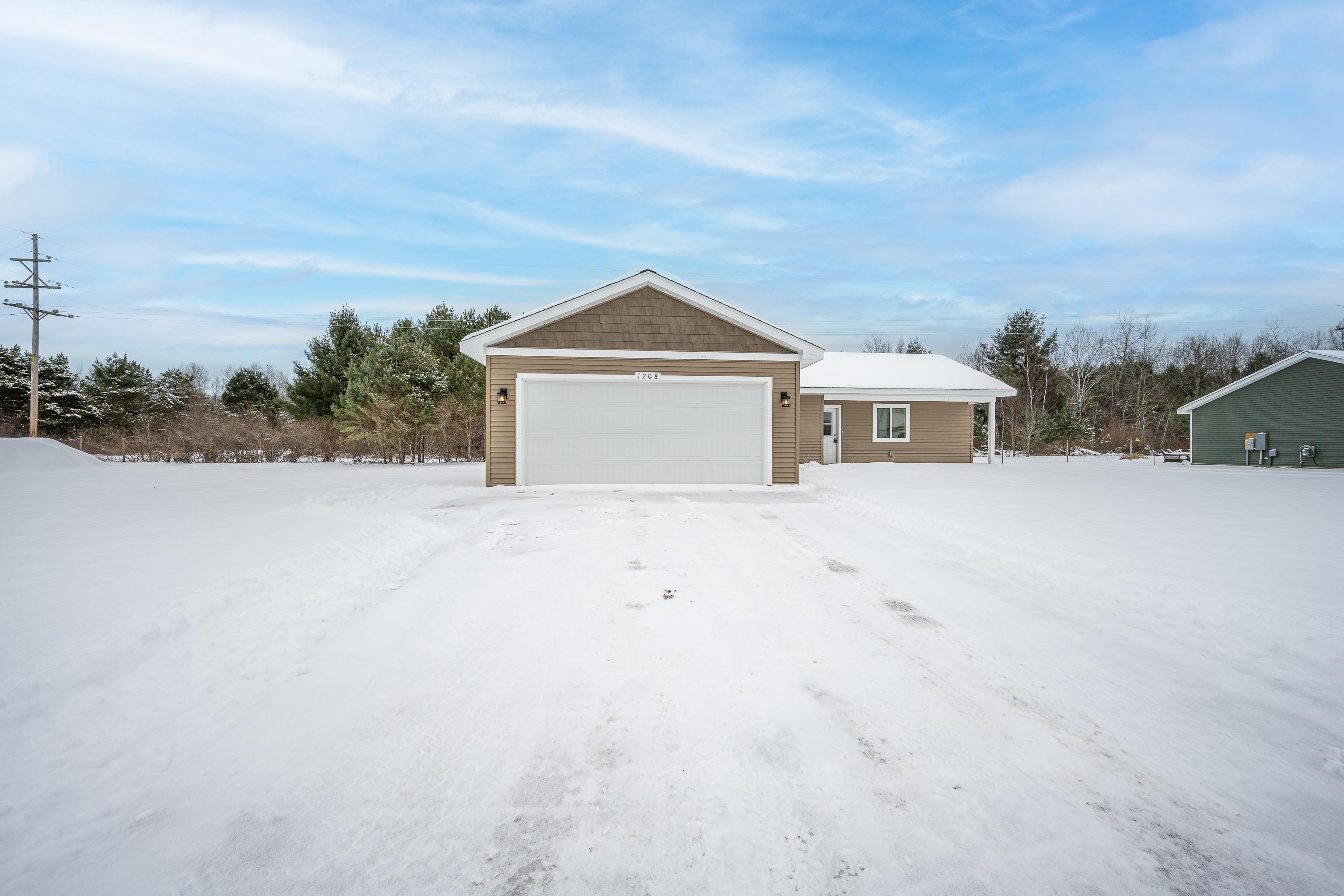 1208 Pheasant Run Gladwin, MI 48624 - Photo 4 of 42