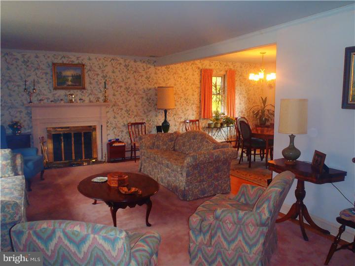 327 Greene Road Berwyn, PA 19312 - Photo 4 of 12