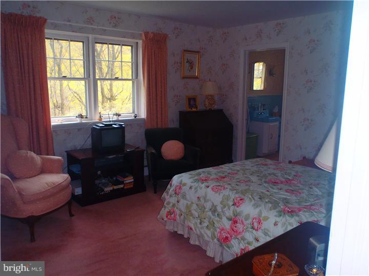 327 Greene Road Berwyn, PA 19312 - Photo 5 of 12