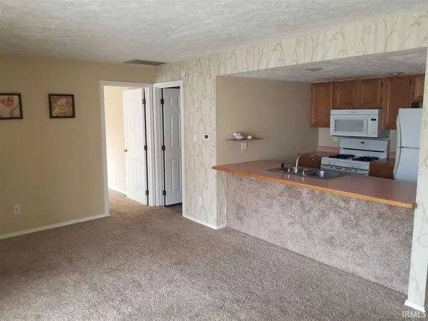 $1,000 | 1206 South College Mall Road, Bloomington, IN 47401