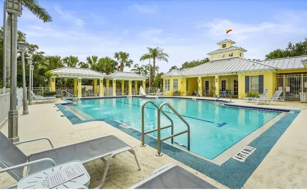 $2,100 | 5687 Key Largo Court, Unit 5687, Bradenton, FL 34203