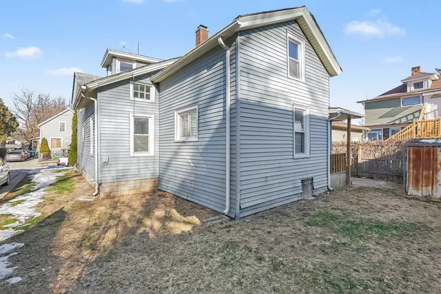 $215,000 | 541 4th Avenue, Aurora, IL 60505