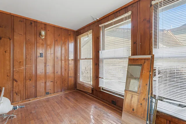 $215,000 | 541 4th Avenue, Aurora, IL 60505